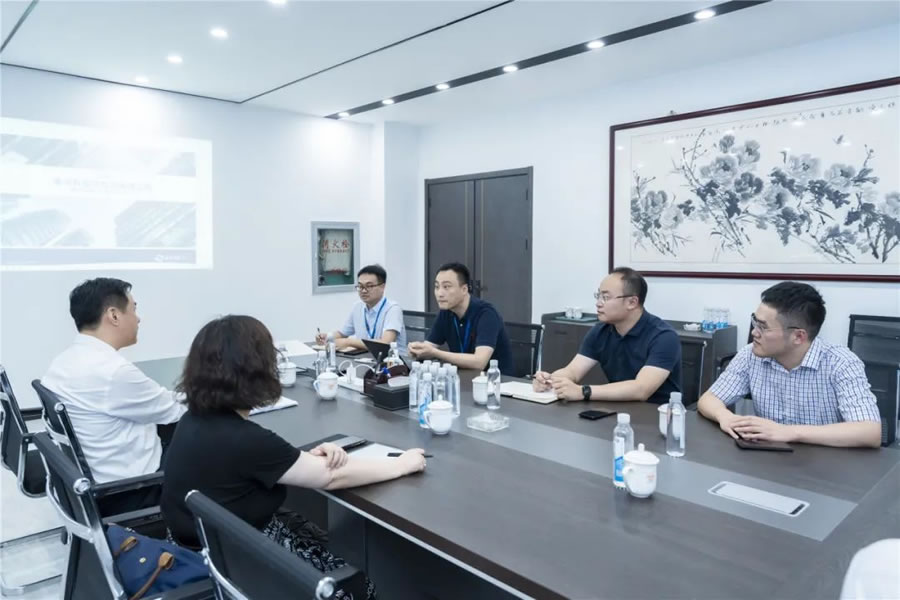 常州國家高新區(qū)管委會副主任杭宏偉調(diào)研科瑞爾科技,鎮(zhèn)領(lǐng)導(dǎo)高翔、邢皓程陪同調(diào)研。(圖4) 常州國家高新區(qū)管委會副主任杭宏偉調(diào)研科瑞爾科技,鎮(zhèn)領(lǐng)導(dǎo)高翔、邢皓程陪同調(diào)研。(圖4)